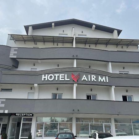 Airmi Hotel Surčin Extérieur photo