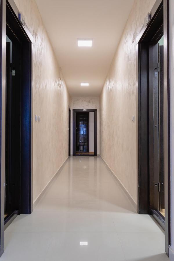 Airmi Hotel Surčin Extérieur photo