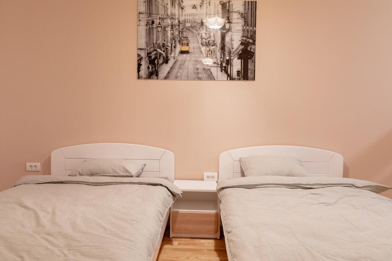 Airmi Hotel Surčin Extérieur photo
