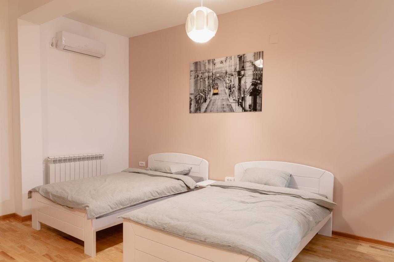 Airmi Hotel Surčin Extérieur photo